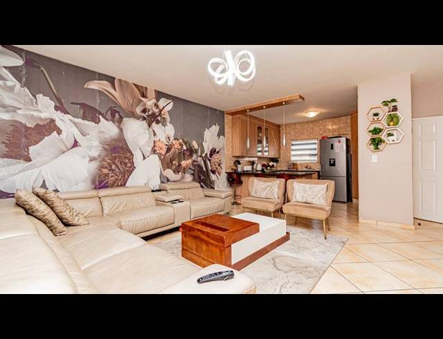 3 BEDROOM TOWNHOUSE FOR SALE IN ELANDSHAVEN